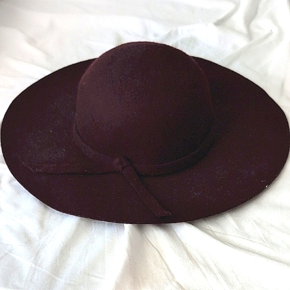 NWOT Women's Burgundy Hat with Bow